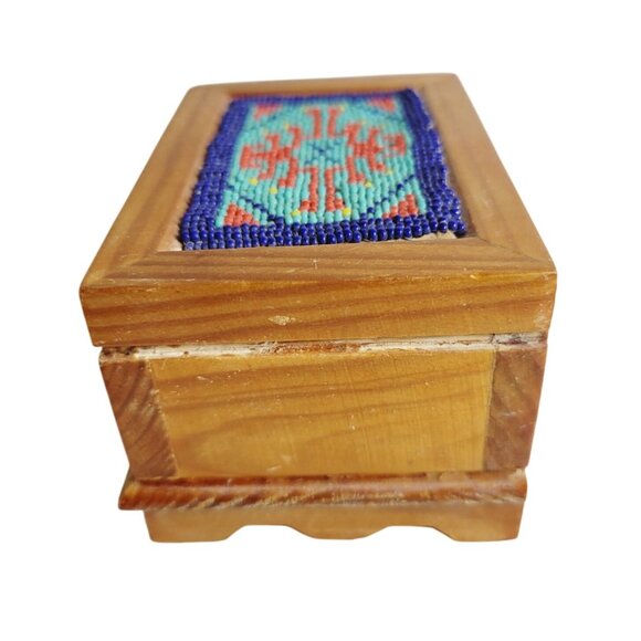 Vintage Huichol Handcrafted Mexican Beaded Box Top with Hinged Lid Navajo Style - Picture 5 of 12